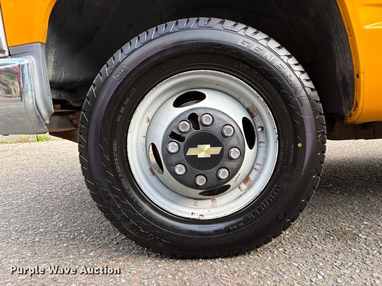 image for item EC8266 1999 Chevrolet C3500 pickup truck