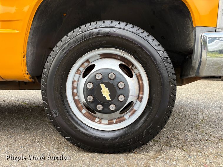 image for item EC8266 1999 Chevrolet C3500 pickup truck