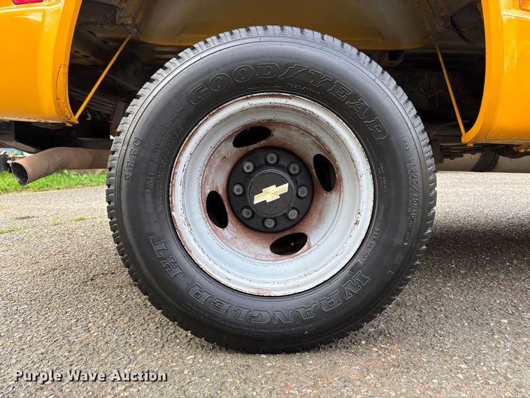 image for item EC8266 1999 Chevrolet C3500 pickup truck