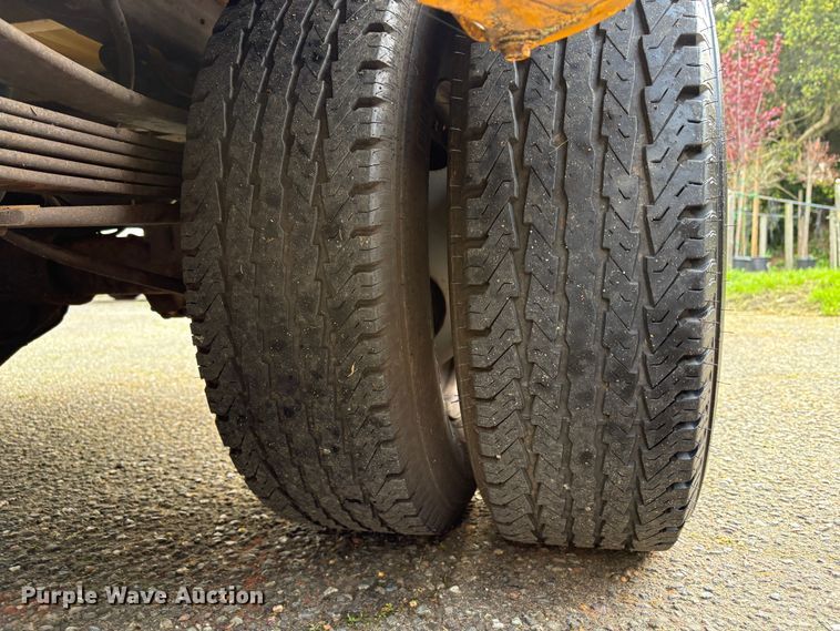 image for item EC8266 1999 Chevrolet C3500 pickup truck