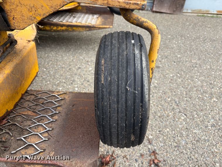 image for item EC8267 2008 Hustler 4600 ZTR lawn mower