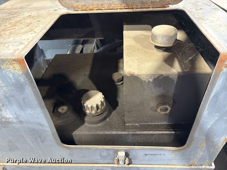 image for item EM6184 2009 Zanetis RH48200TLT asphalt cutter