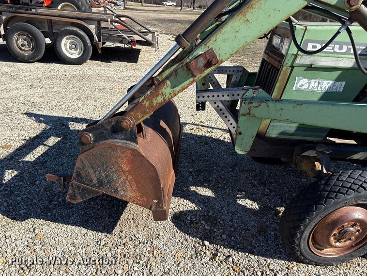 image for item EN0300 Deutz-Allis 5220 tractor