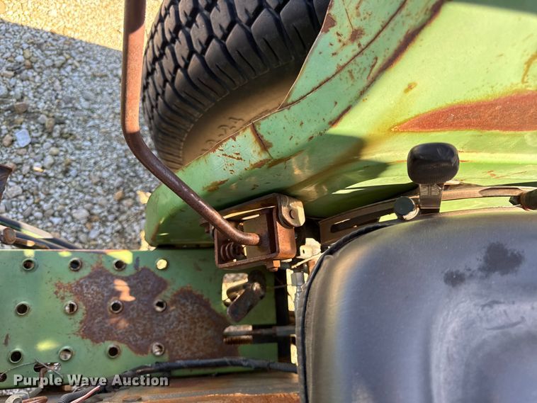 image for item EN0300 Deutz-Allis 5220 tractor