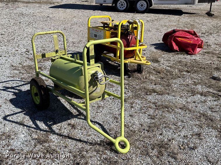 image for item EN5977 (2) fire extinguishers 