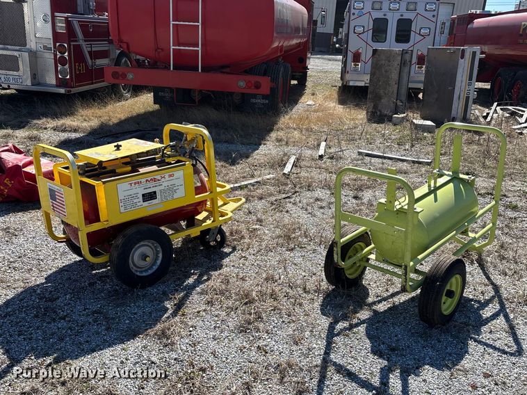 image for item EN5977 (2) fire extinguishers 