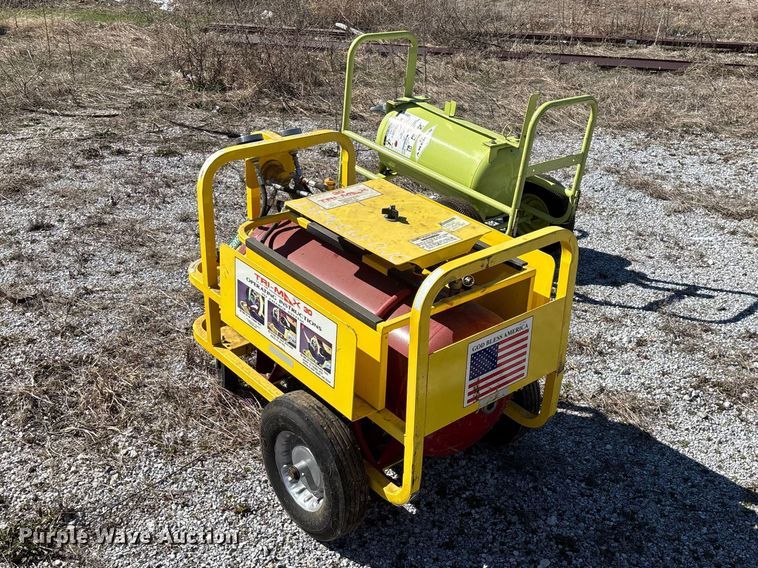 image for item EN5977 (2) fire extinguishers 