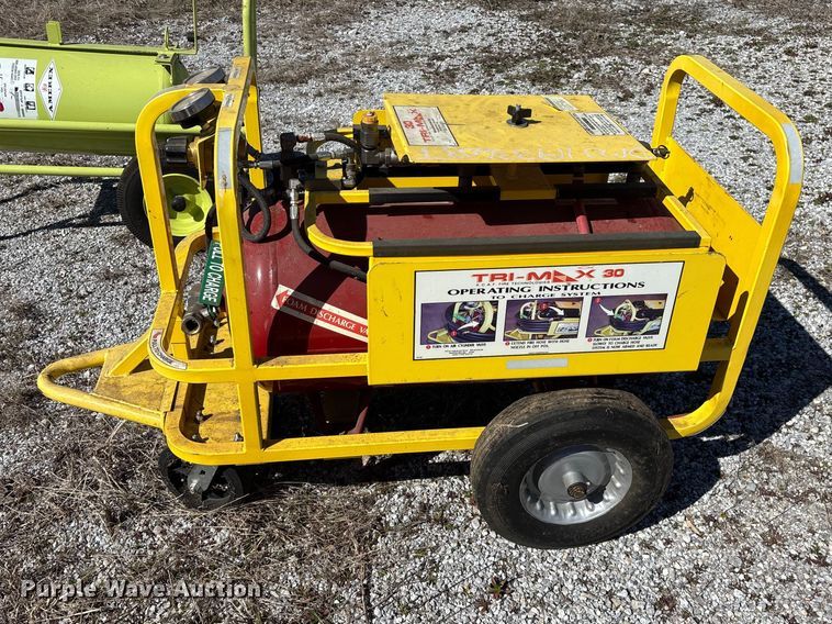 image for item EN5977 (2) fire extinguishers 