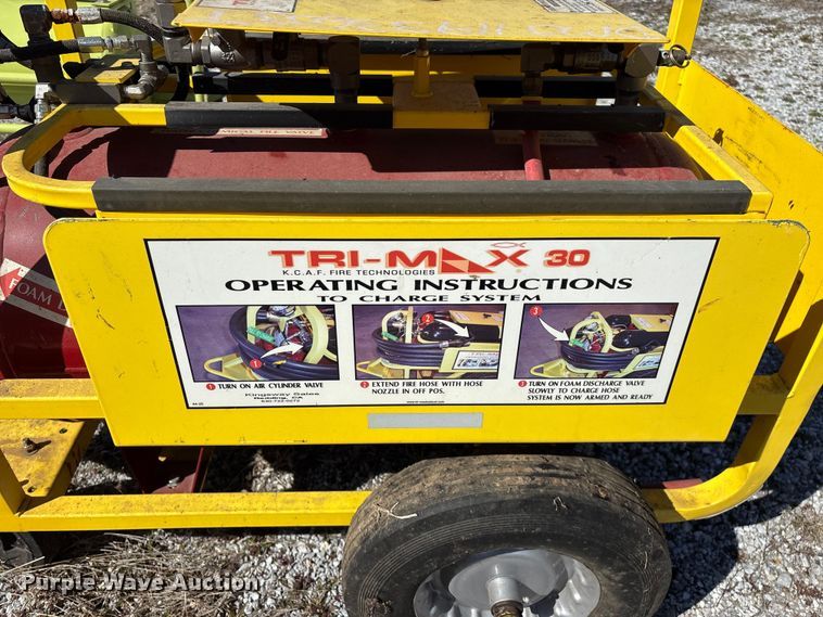 image for item EN5977 (2) fire extinguishers 