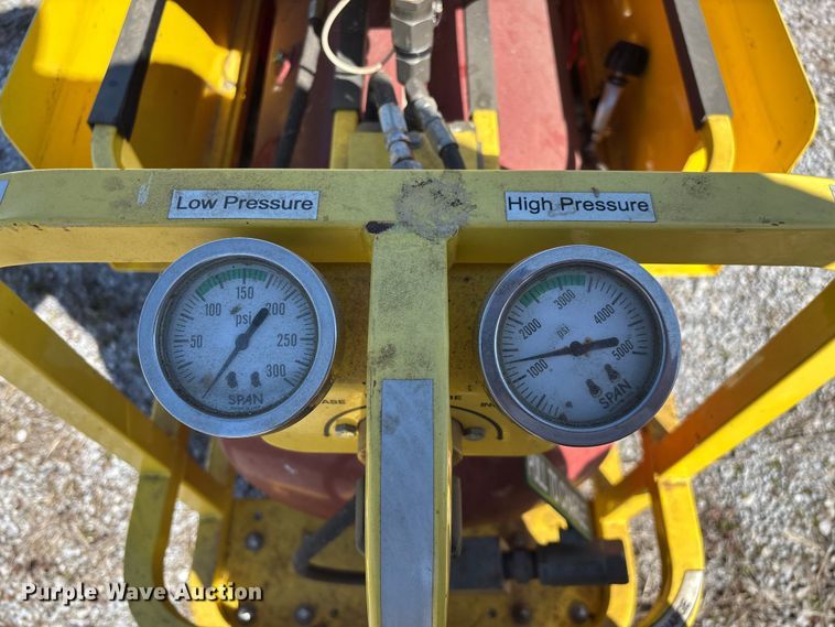 image for item EN5977 (2) fire extinguishers 