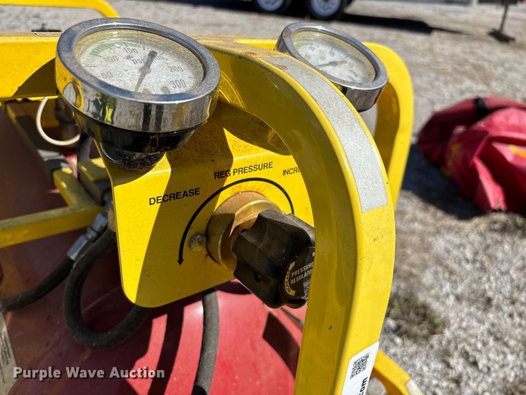 image for item EN5977 (2) fire extinguishers 