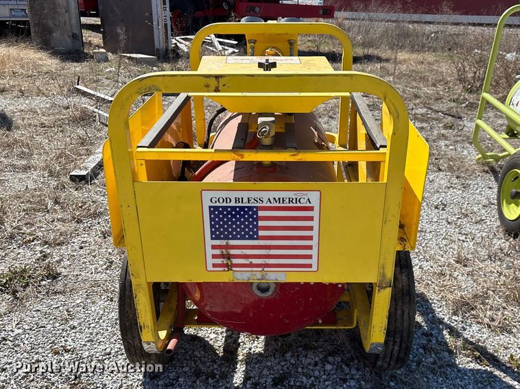 image for item EN5977 (2) fire extinguishers 