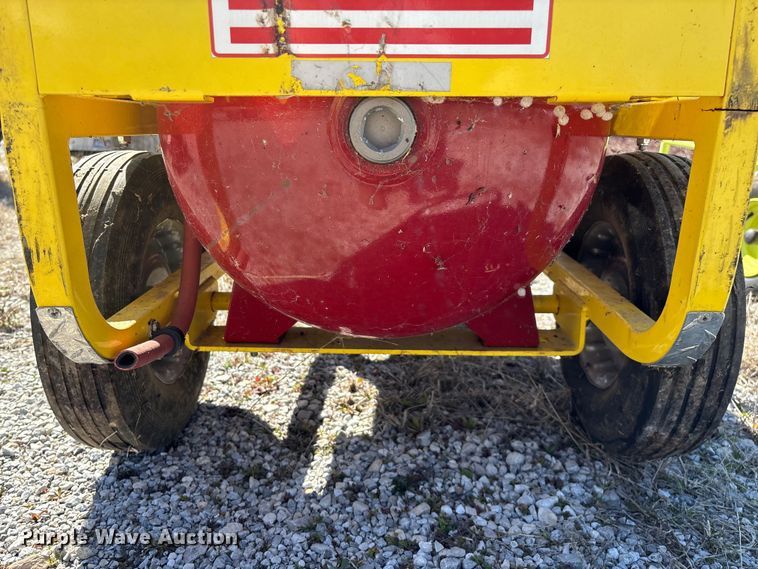 image for item EN5977 (2) fire extinguishers 