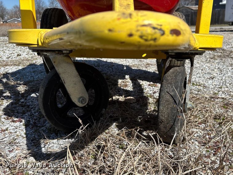 image for item EN5977 (2) fire extinguishers 