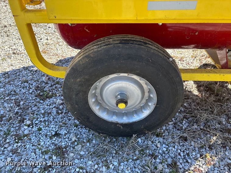 image for item EN5977 (2) fire extinguishers 