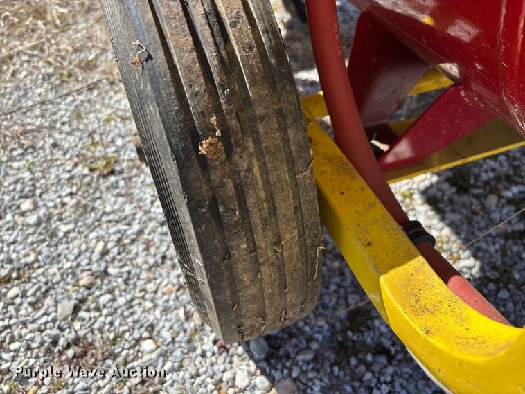 image for item EN5977 (2) fire extinguishers 