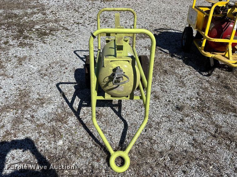 image for item EN5977 (2) fire extinguishers 