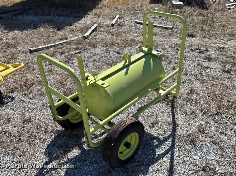 image for item EN5977 (2) fire extinguishers 