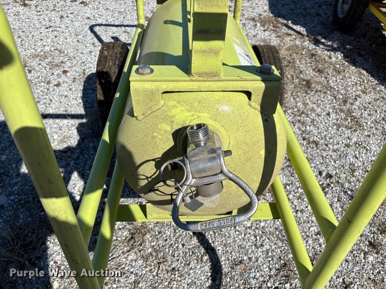 image for item EN5977 (2) fire extinguishers 