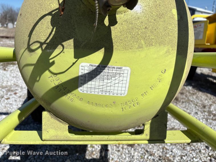 image for item EN5977 (2) fire extinguishers 