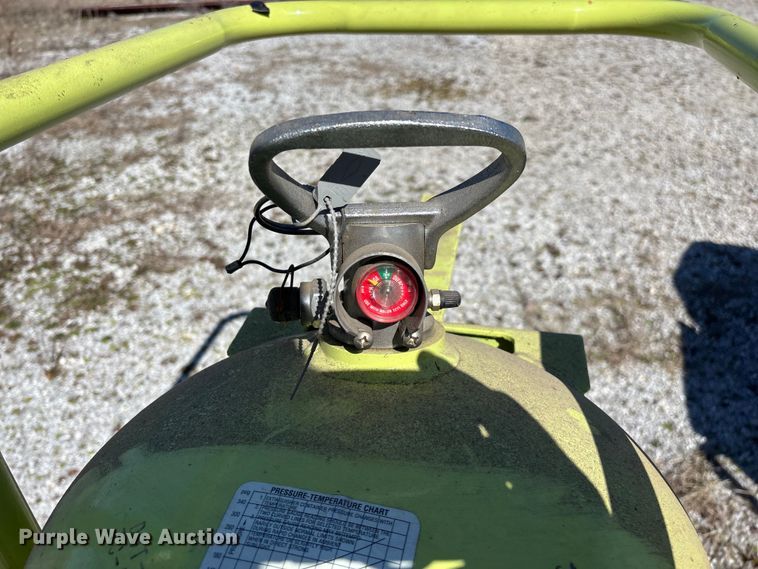 image for item EN5977 (2) fire extinguishers 