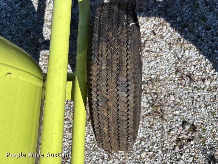 image for item EN5977 (2) fire extinguishers 