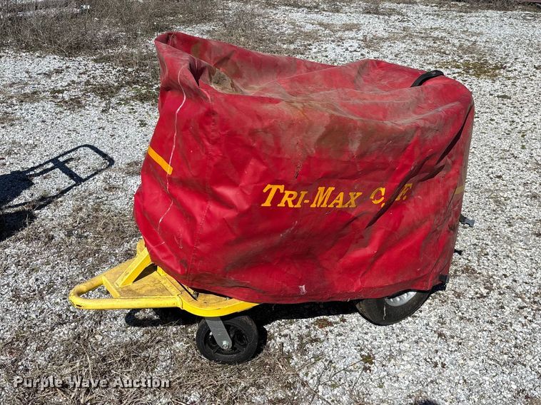 image for item EN5977 (2) fire extinguishers 