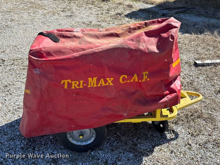 image for item EN5977 (2) fire extinguishers 