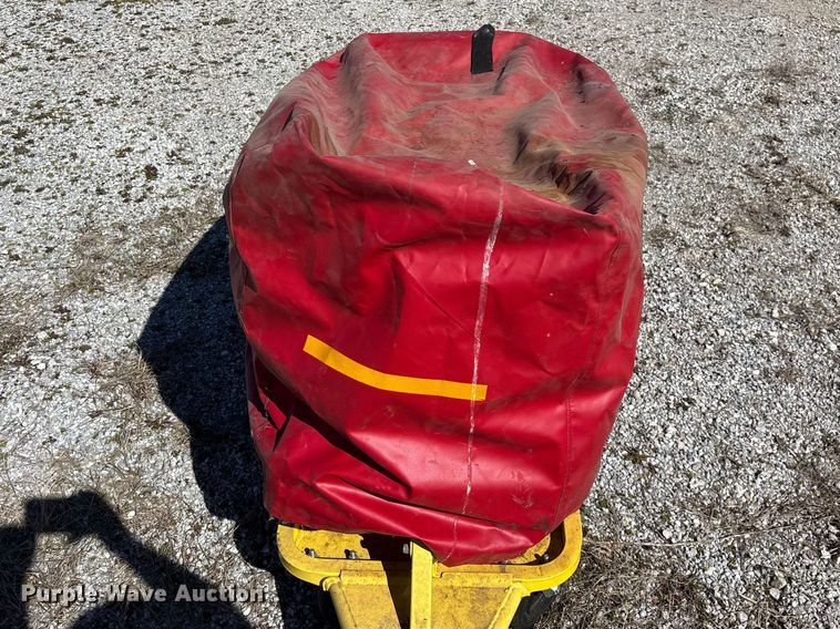 image for item EN5977 (2) fire extinguishers 