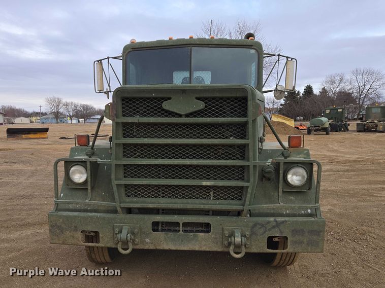 image for item ES2933 1984 AM General M915A1 semi truck