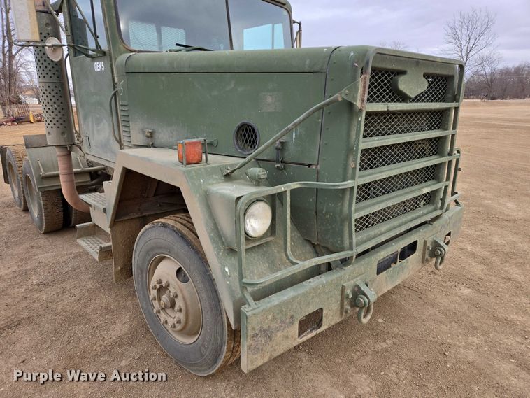 image for item ES2933 1984 AM General M915A1 semi truck