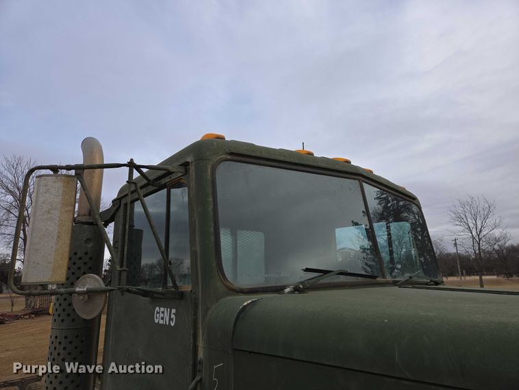 image for item ES2933 1984 AM General M915A1 semi truck