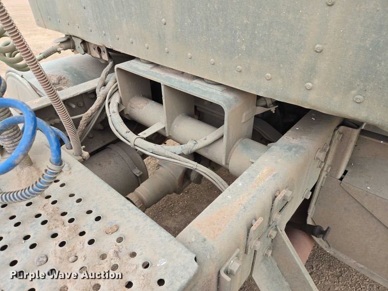 image for item ES2933 1984 AM General M915A1 semi truck