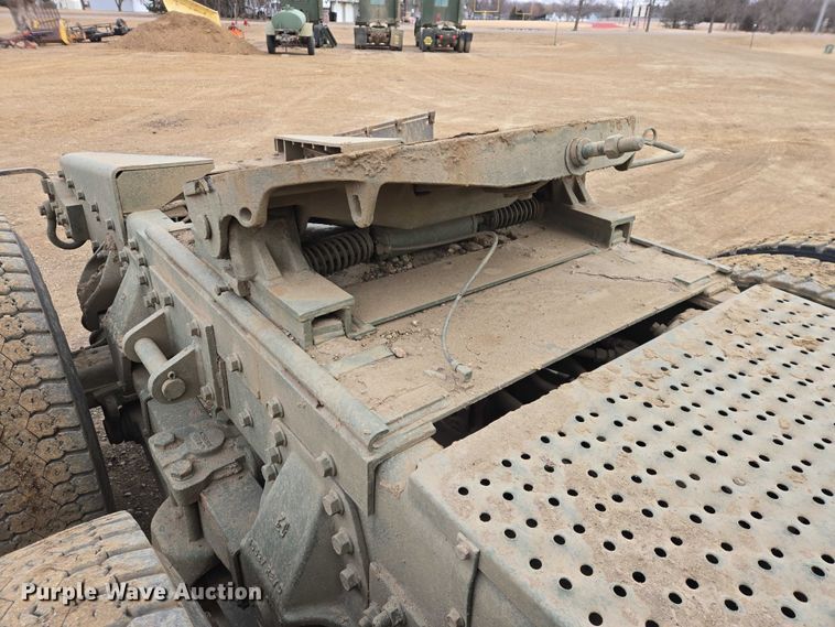 image for item ES2933 1984 AM General M915A1 semi truck