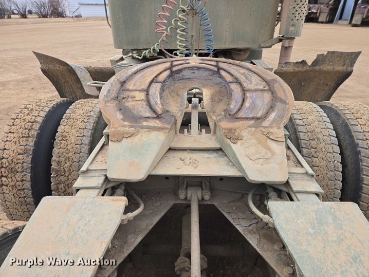 image for item ES2933 1984 AM General M915A1 semi truck