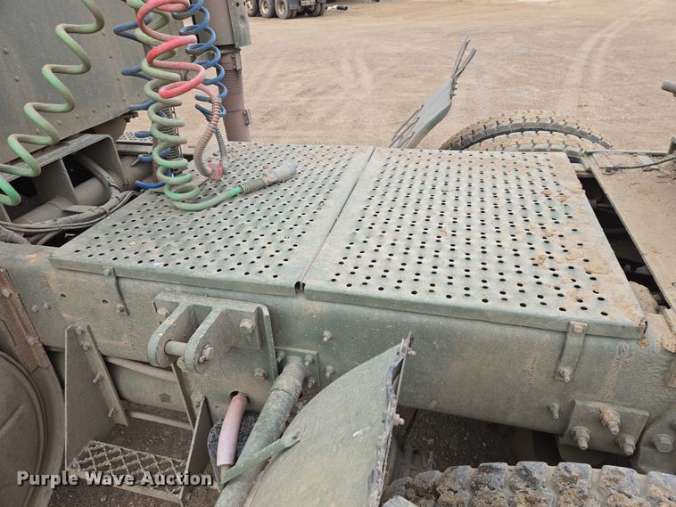 image for item ES2933 1984 AM General M915A1 semi truck