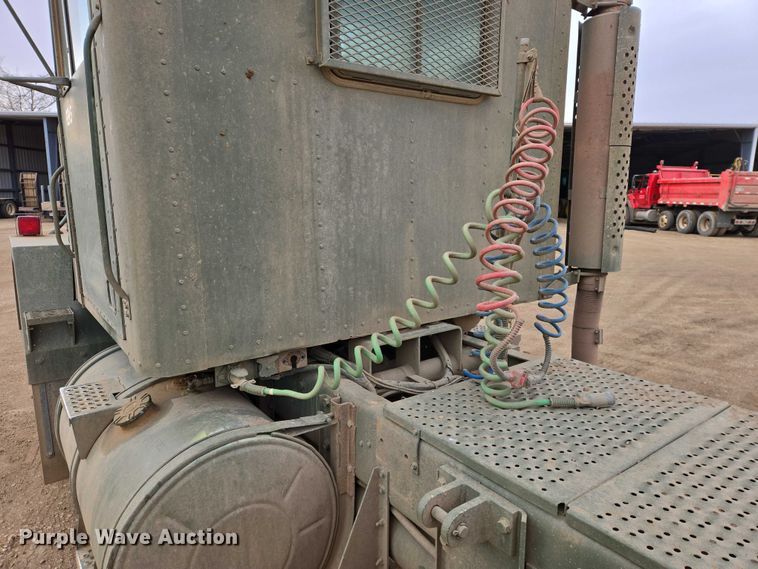 image for item ES2933 1984 AM General M915A1 semi truck