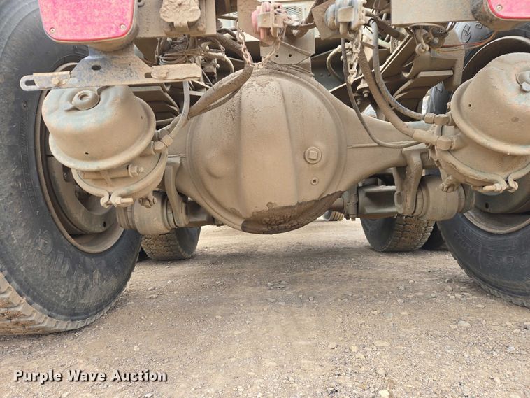 image for item ES2933 1984 AM General M915A1 semi truck