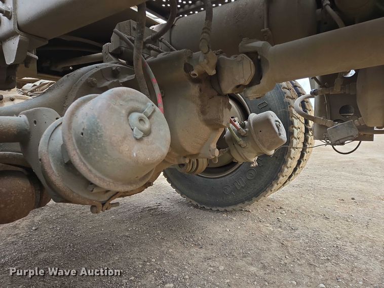 image for item ES2933 1984 AM General M915A1 semi truck