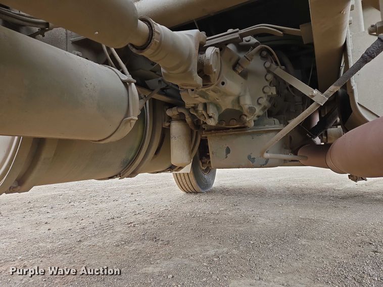 image for item ES2933 1984 AM General M915A1 semi truck