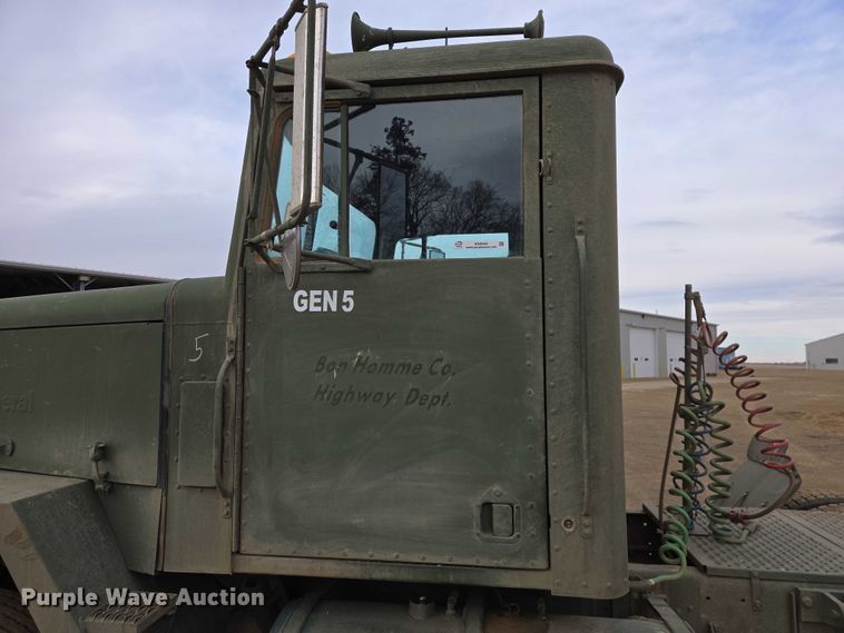 image for item ES2933 1984 AM General M915A1 semi truck
