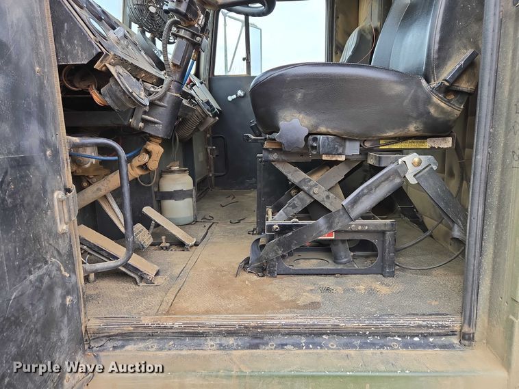 image for item ES2933 1984 AM General M915A1 semi truck