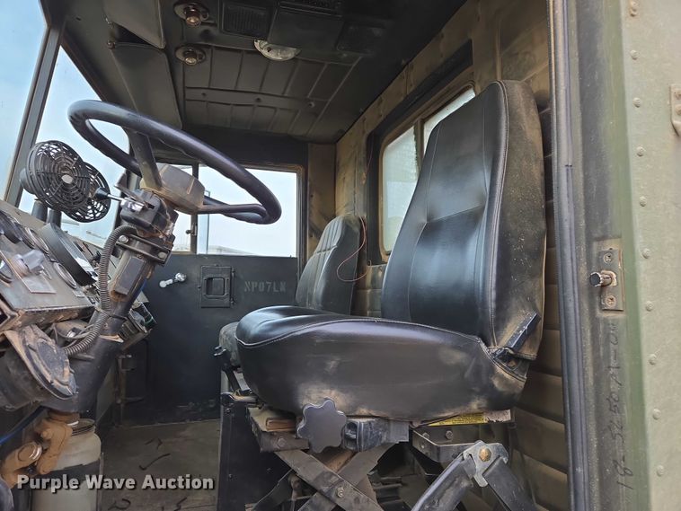 image for item ES2933 1984 AM General M915A1 semi truck