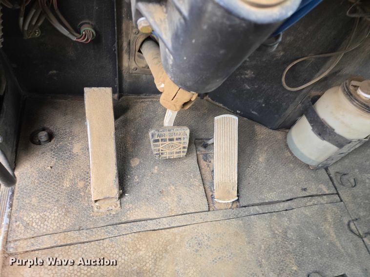 image for item ES2933 1984 AM General M915A1 semi truck