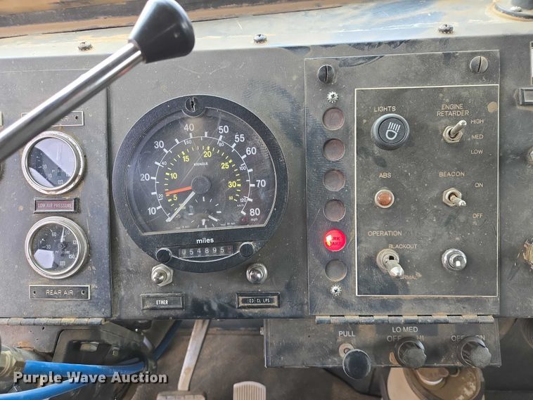 image for item ES2933 1984 AM General M915A1 semi truck