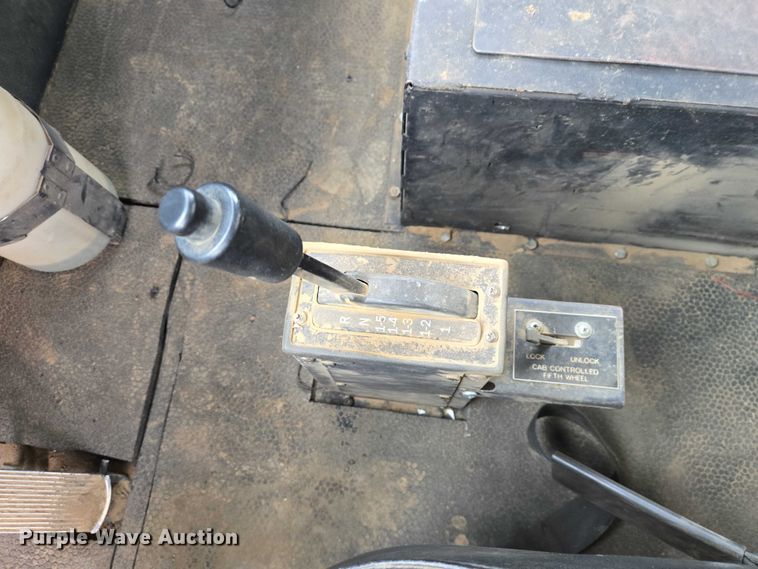 image for item ES2933 1984 AM General M915A1 semi truck