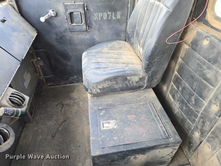 image for item ES2933 1984 AM General M915A1 semi truck