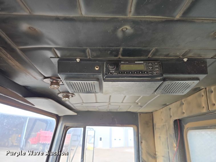 image for item ES2933 1984 AM General M915A1 semi truck