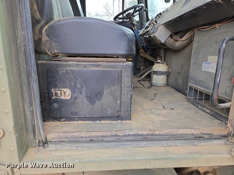 image for item ES2933 1984 AM General M915A1 semi truck