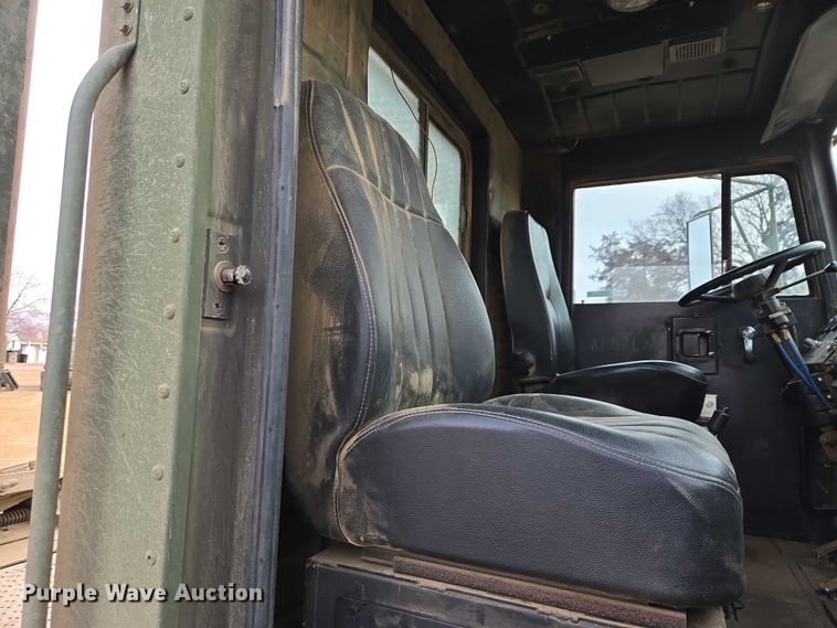 image for item ES2933 1984 AM General M915A1 semi truck